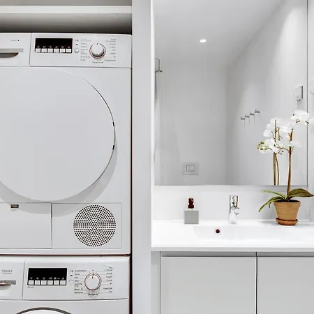 Sanders Arena - Lovely Three-bedroom Close To Metro Station アパート *