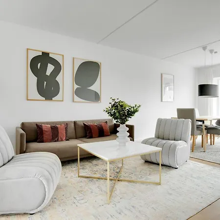 Sanders Arena - Lovely Three-bedroom Close To Metro Station *