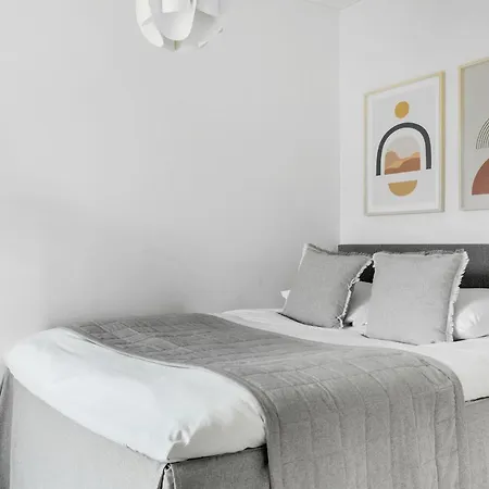 Sanders Arena - Lovely Three-bedroom Close To Metro Station *
