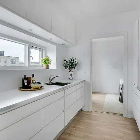 Sanders Arena - Lovely Three-bedroom Close To Metro Station * København